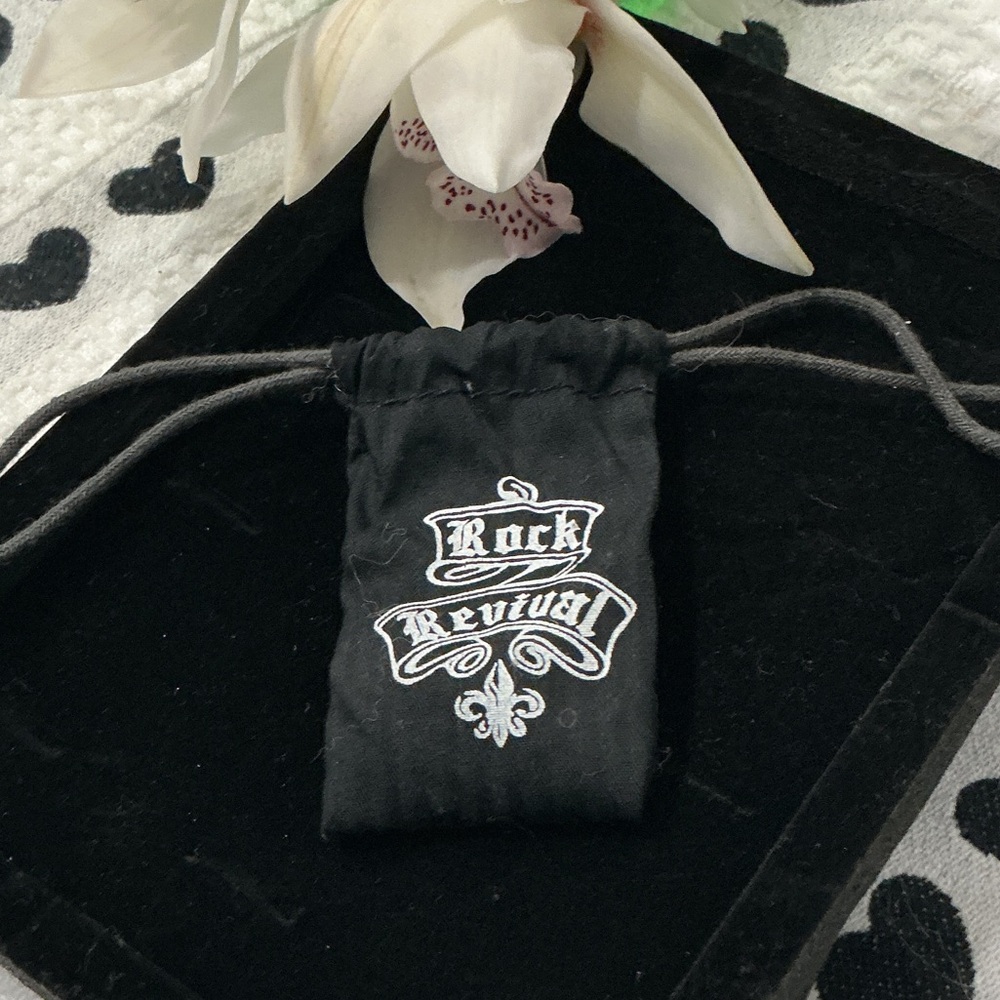 Rock Revival Fleur D Lis Stud with Black Logo Pouch